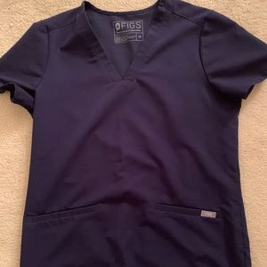 Figs Casma top in Navy Blue